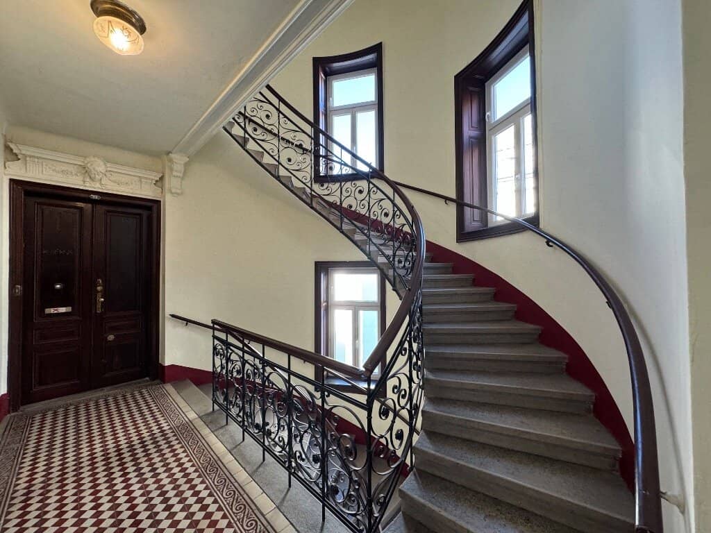 Prime location / First occupancy / Construction start - Beautiful 2-room old building apartment (Top 23)