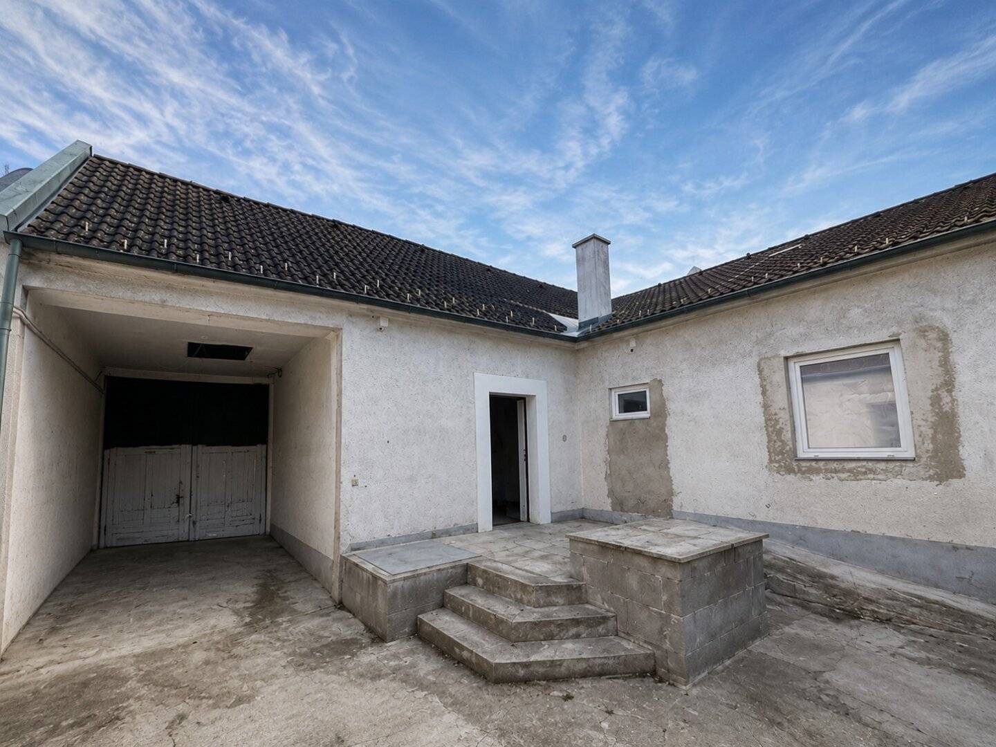 Trautmannsdorf - Seltene Gelegenheit: Ehemaliges Fuhrwerkerhaus mit Pferdestallungen, zahlreichen Nebengebäuden und beeindruckendem Entwicklungspotenzial