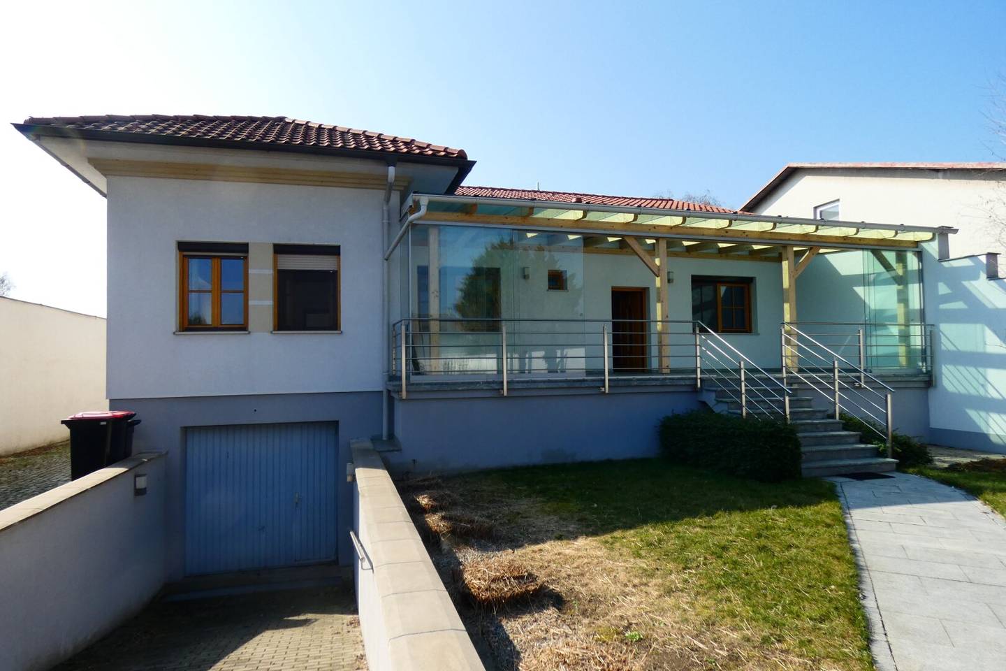 Ideal for agricultural operation residential house with 270 m2 hall and grassland