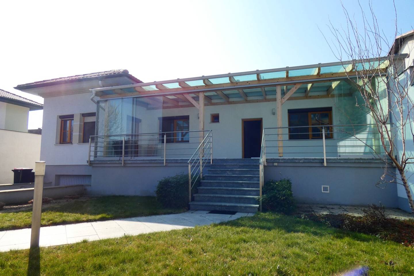 Ideal for agricultural operation residential house with 270 m2 hall and grassland