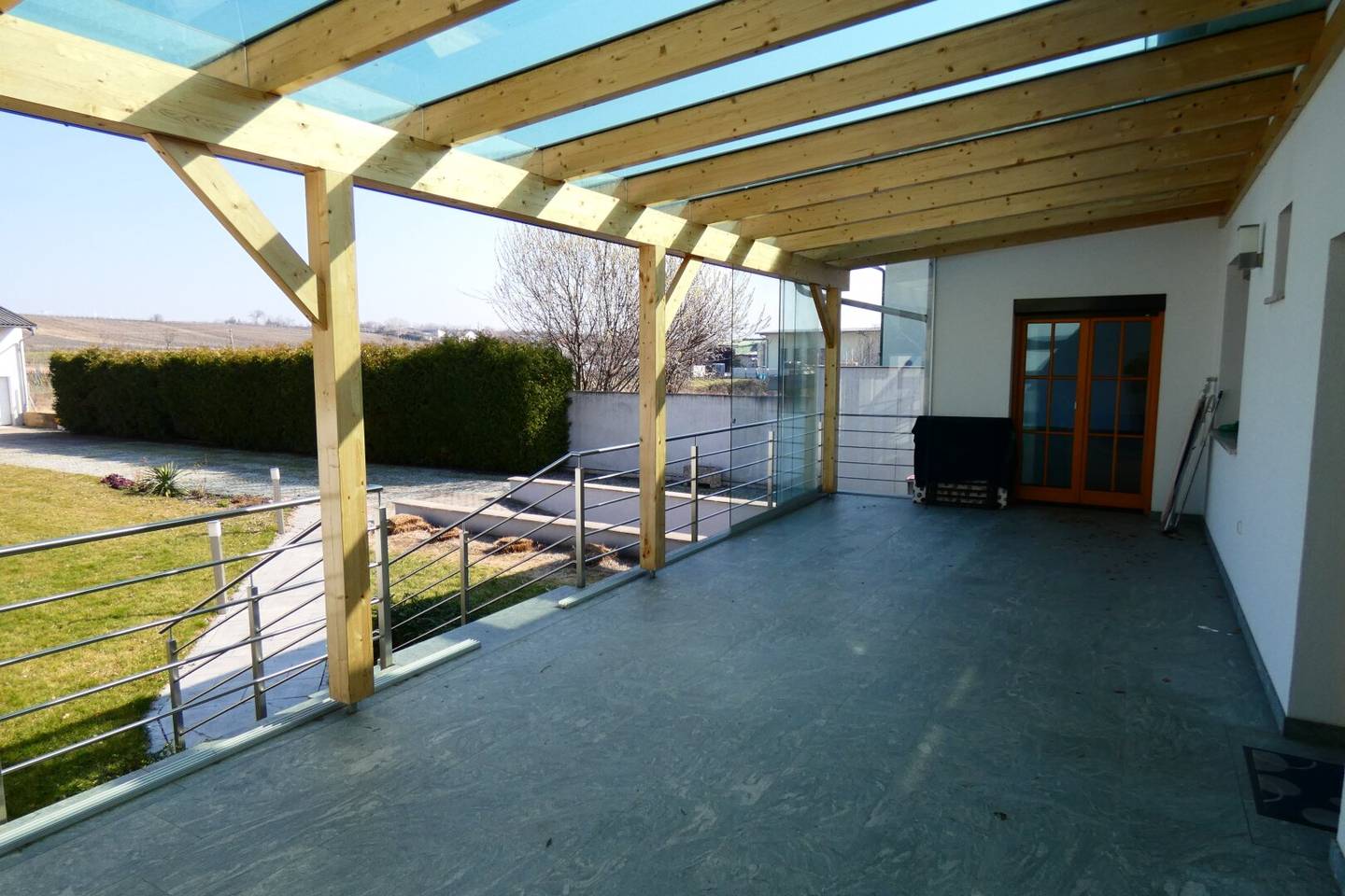 Ideal for agricultural operation residential house with 270 m2 hall and grassland