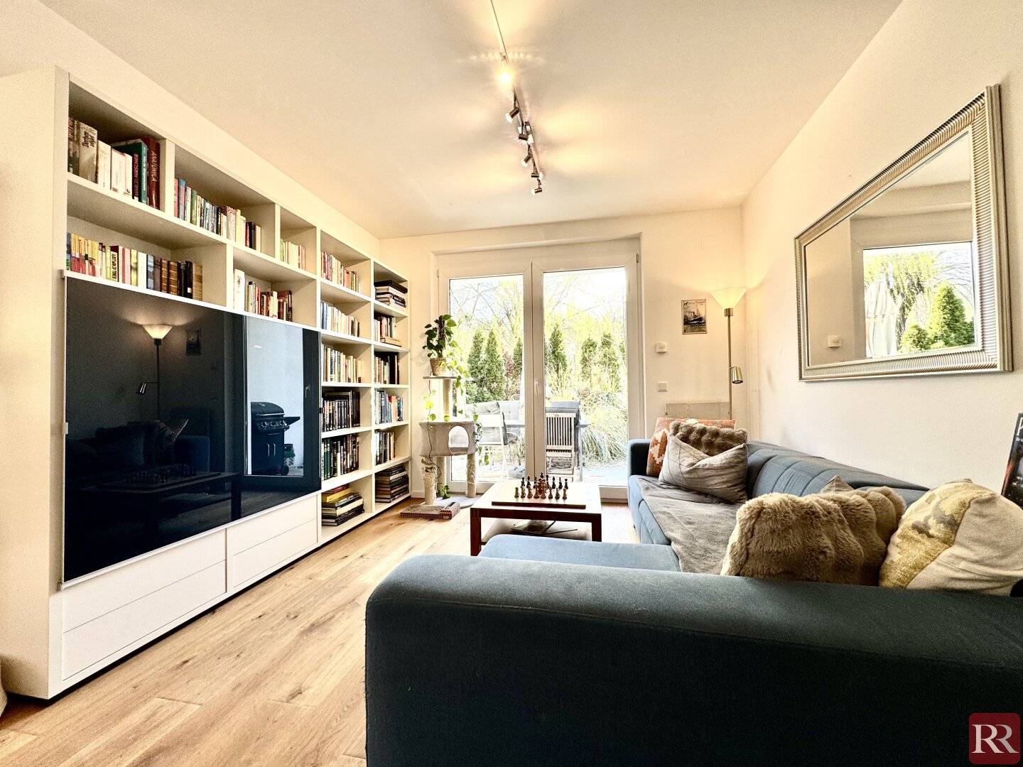 Moderne 4-Zimmer-Gartenwohnung mit 190m² Eigengarten und Carport in Klosterneuburg