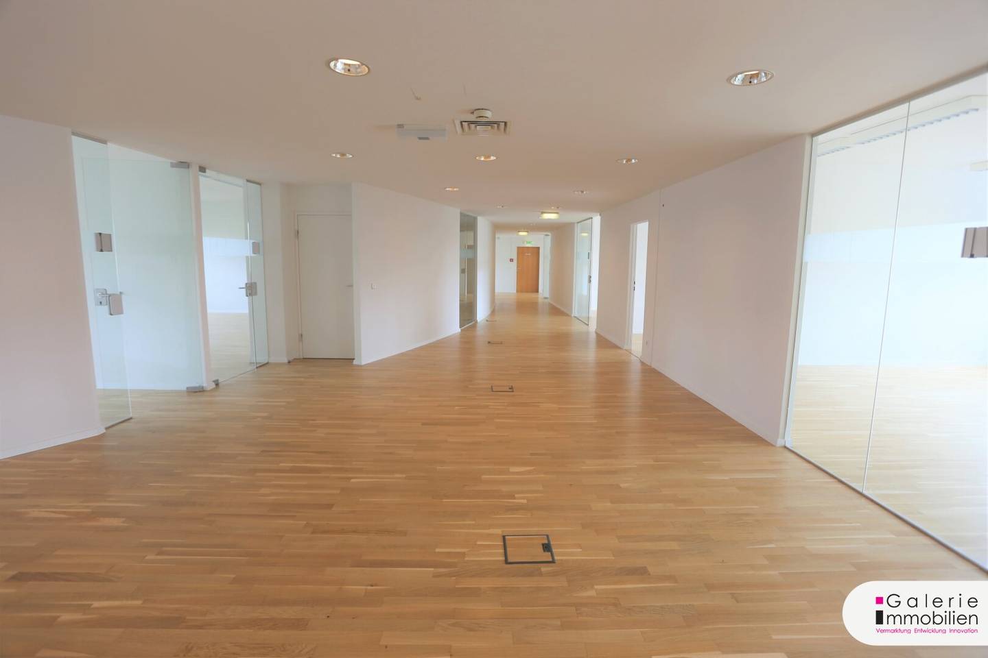 High quality office on the 3rd floor in a modern office building centrally accessible,