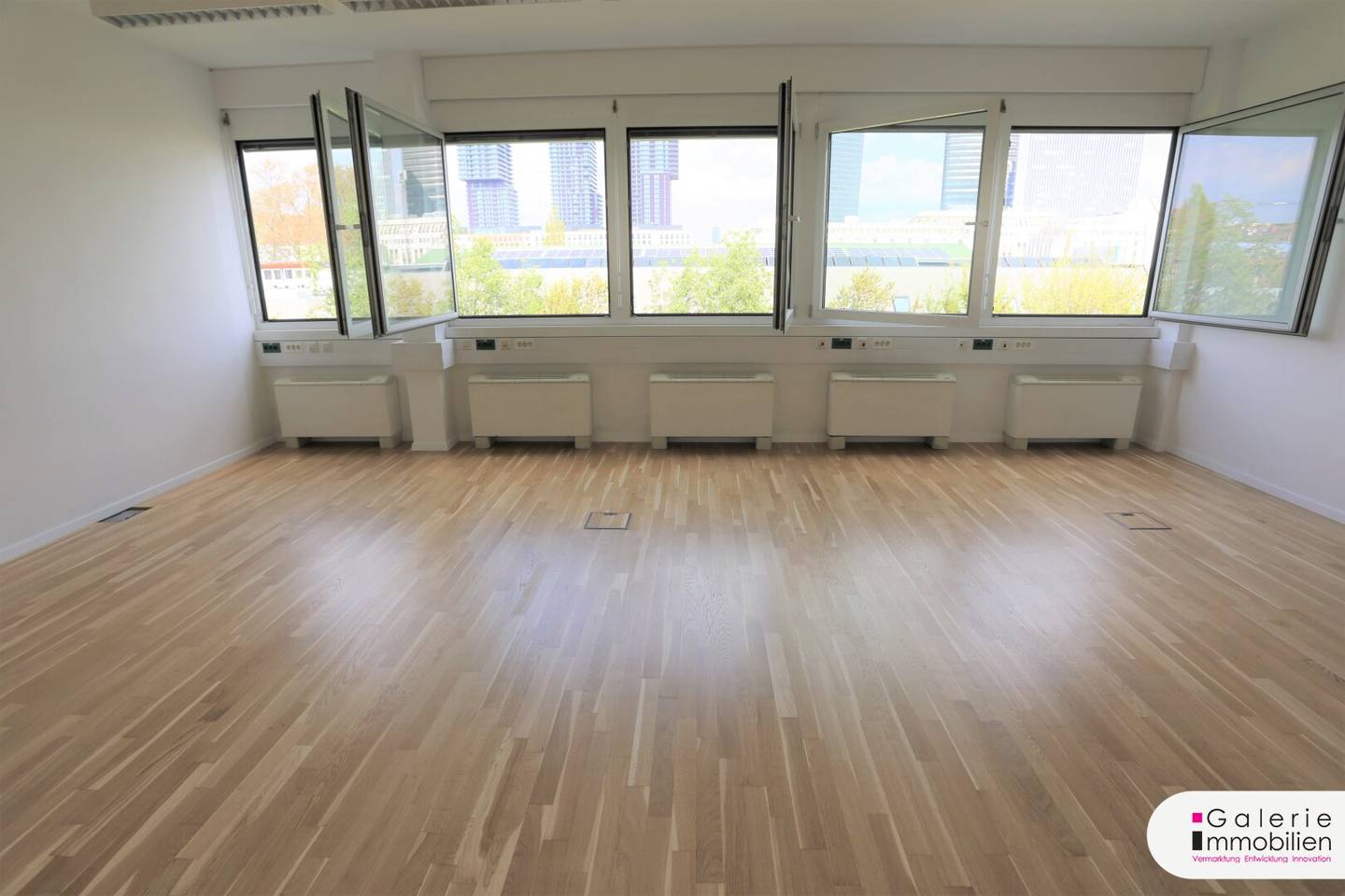 Bright office on the 3rd floor in a modern office building - garage parking space