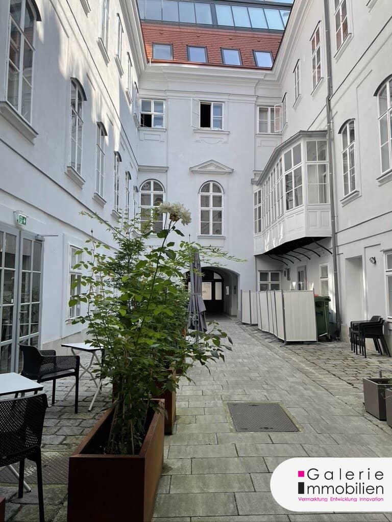 Langfristige Wertanlage - Unbefristet vermietete Altbauwohnung beim Rochusmarkt
