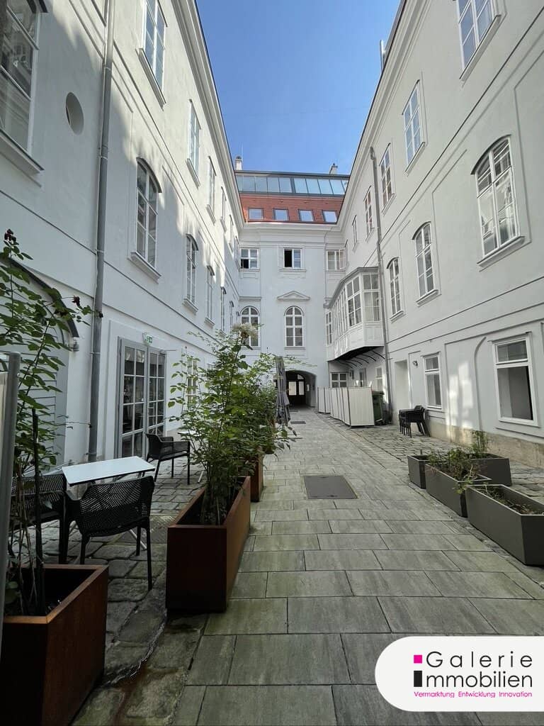 Langfristige Wertanlage - Unbefristet vermietete Altbauwohnung beim Rochusmarkt