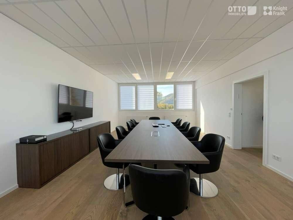 Loft apartment directly at the A22 Strebersdorf with freight elevator