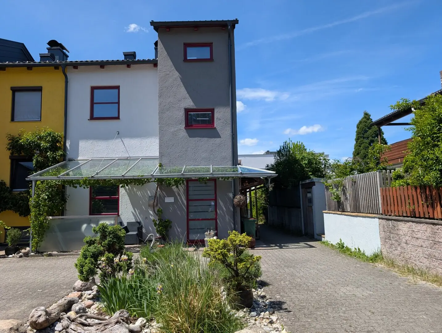 Corner townhouse in Oberndorf family friendly living in a sought after forest edge location? no, correction: Corner townhouse in Oberndorf family friendly living in a sought after forest edge location