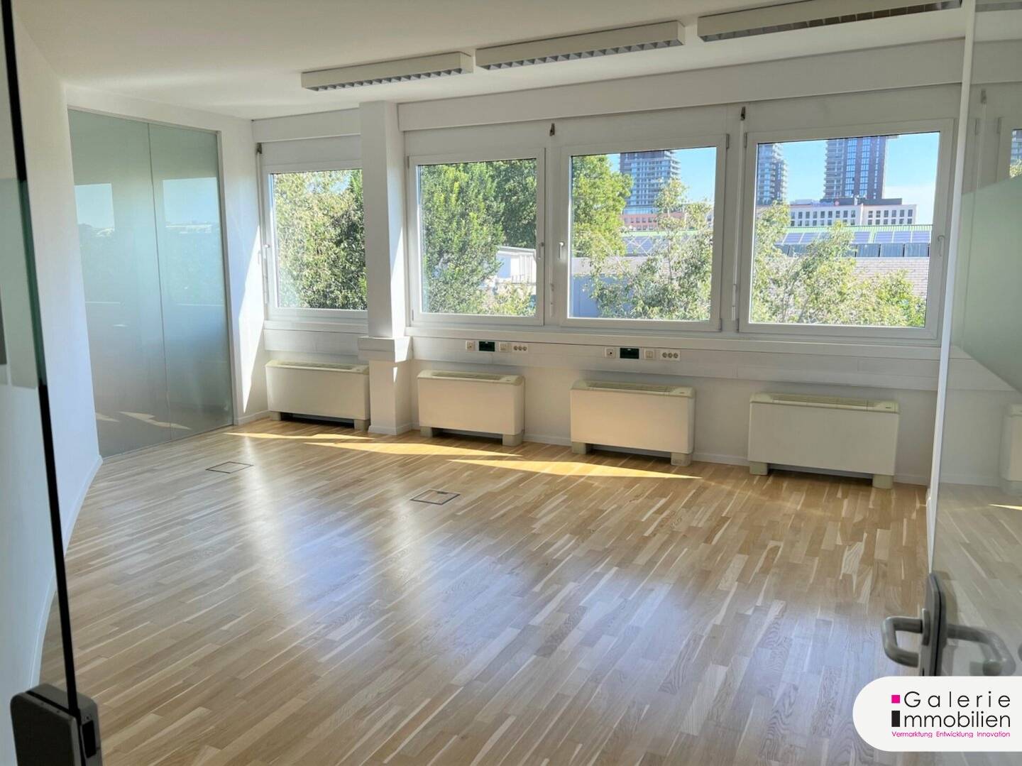 High quality office on the 3rd floor in a modern office building centrally accessible,