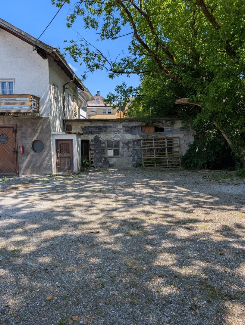 Building plot with existing building with high density and central location in Salzburg-Maxglan/Riedenburg