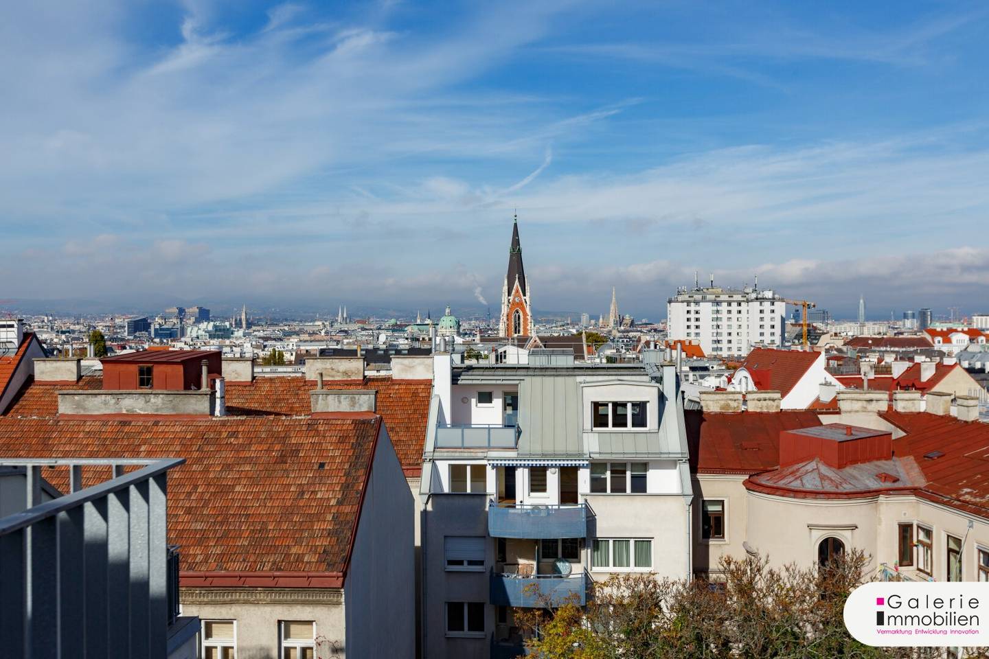 Extraordinary penthouse with large terraces and distant view