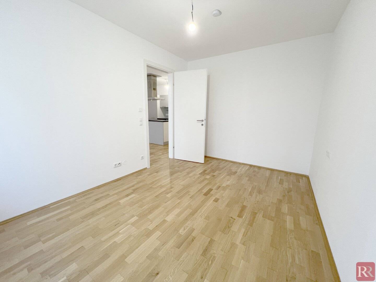 Cozy garden apartment with optional underground parking space