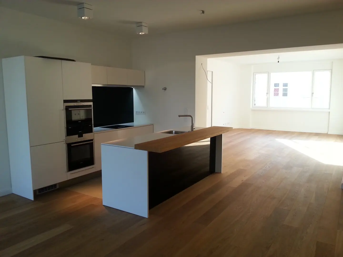 Stylish living in the villa area: Modern apartment with garden view