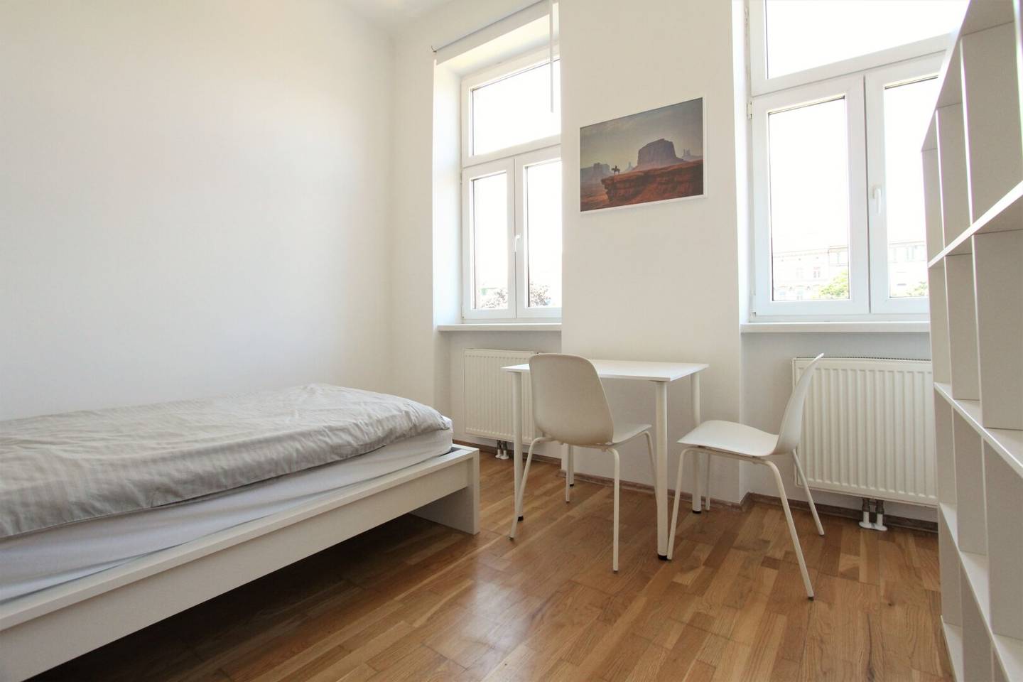 Sunny, furnished 1 room apartment in a central location Short term rental