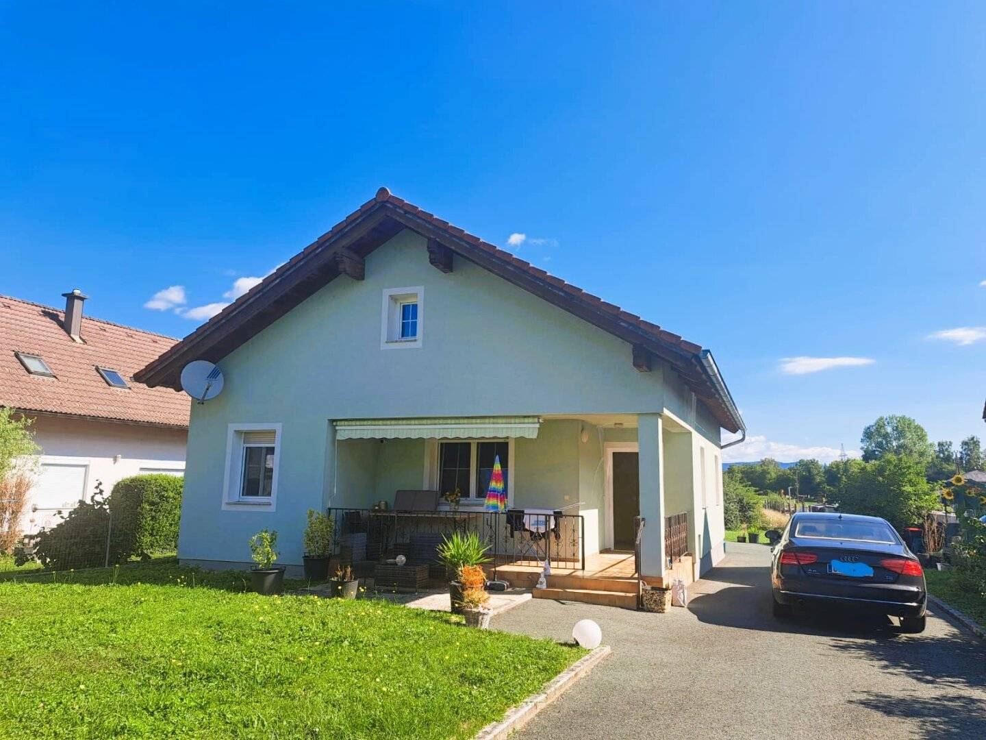 PRICE UPDATE! One level living: well maintained house with garden and double garage in Unterwart