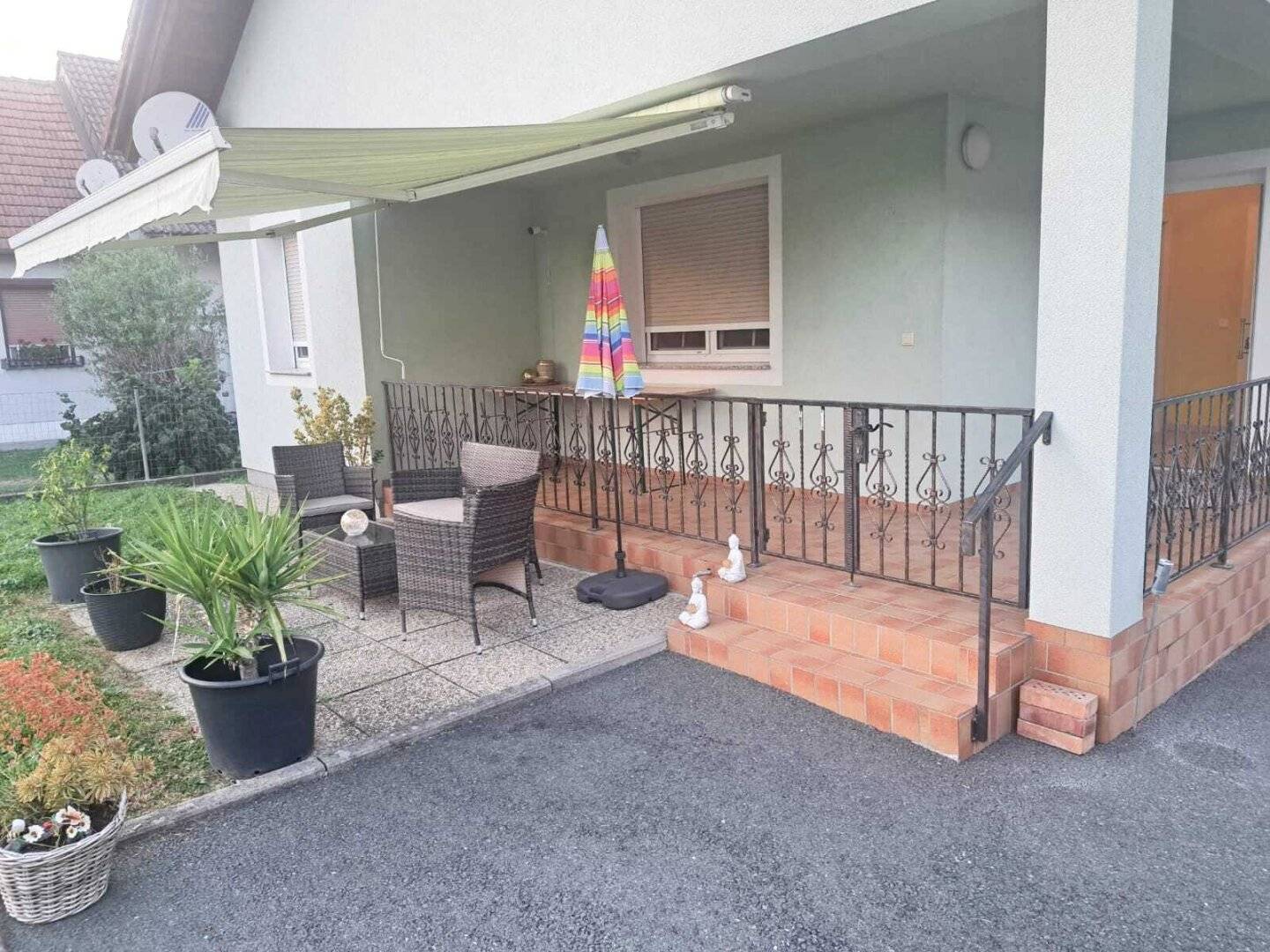 PRICE UPDATE! One level living: well maintained house with garden and double garage in Unterwart