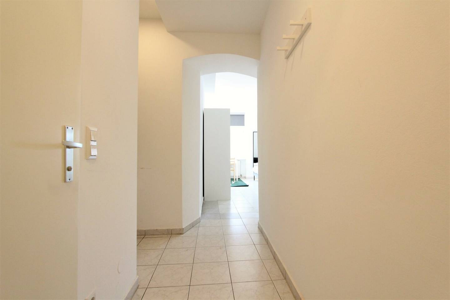 Short term rental Modern furnished bright one room apartment in prime location