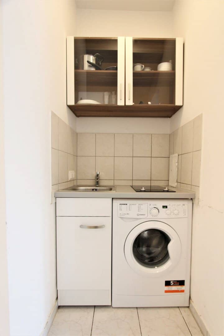 Short term rental Modern furnished bright one room apartment in prime location