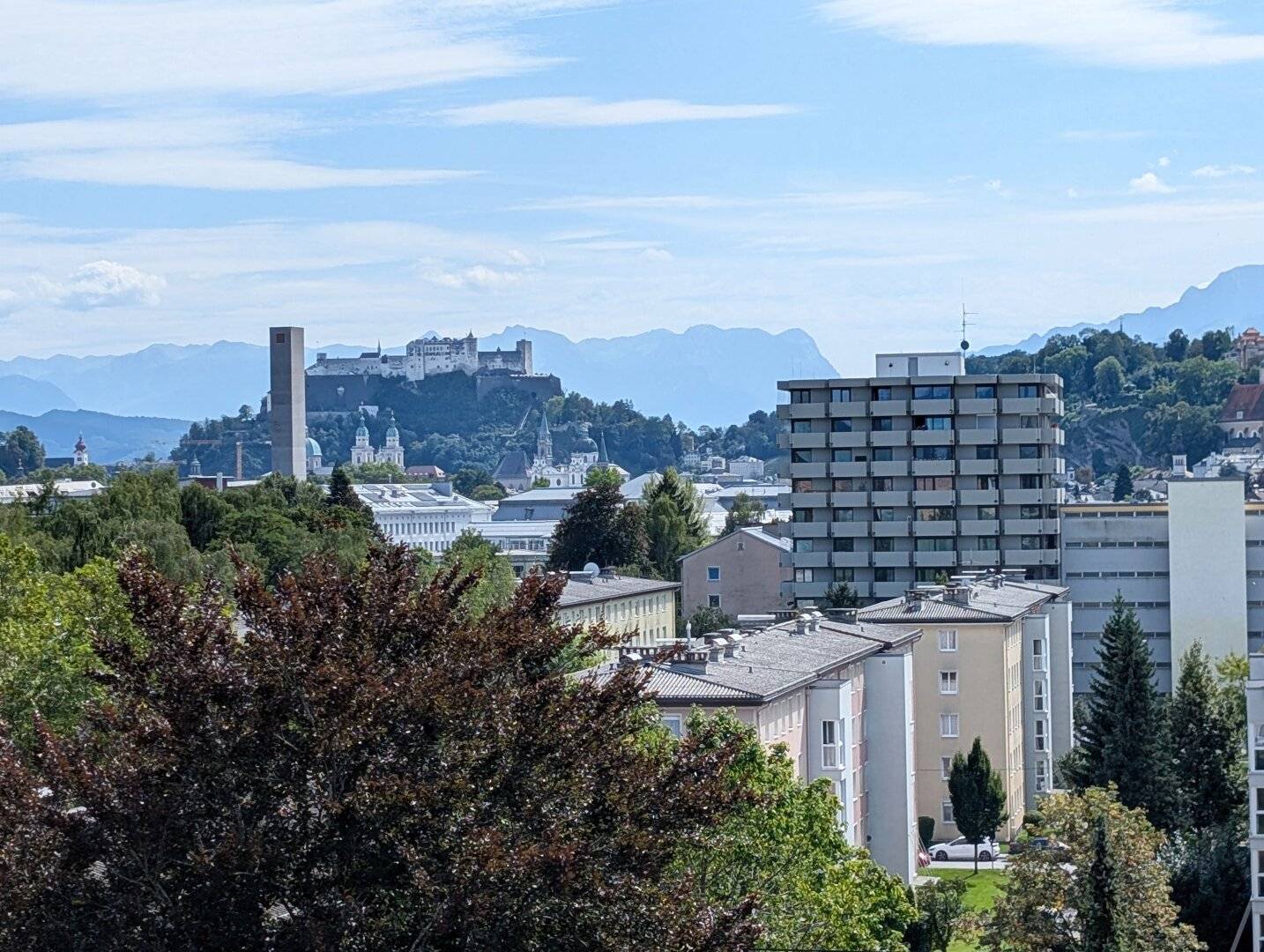 Urban Living – Attraktive Stadtwohnung mit sagenhafter Aussicht und 3 TG-Stellplätzen