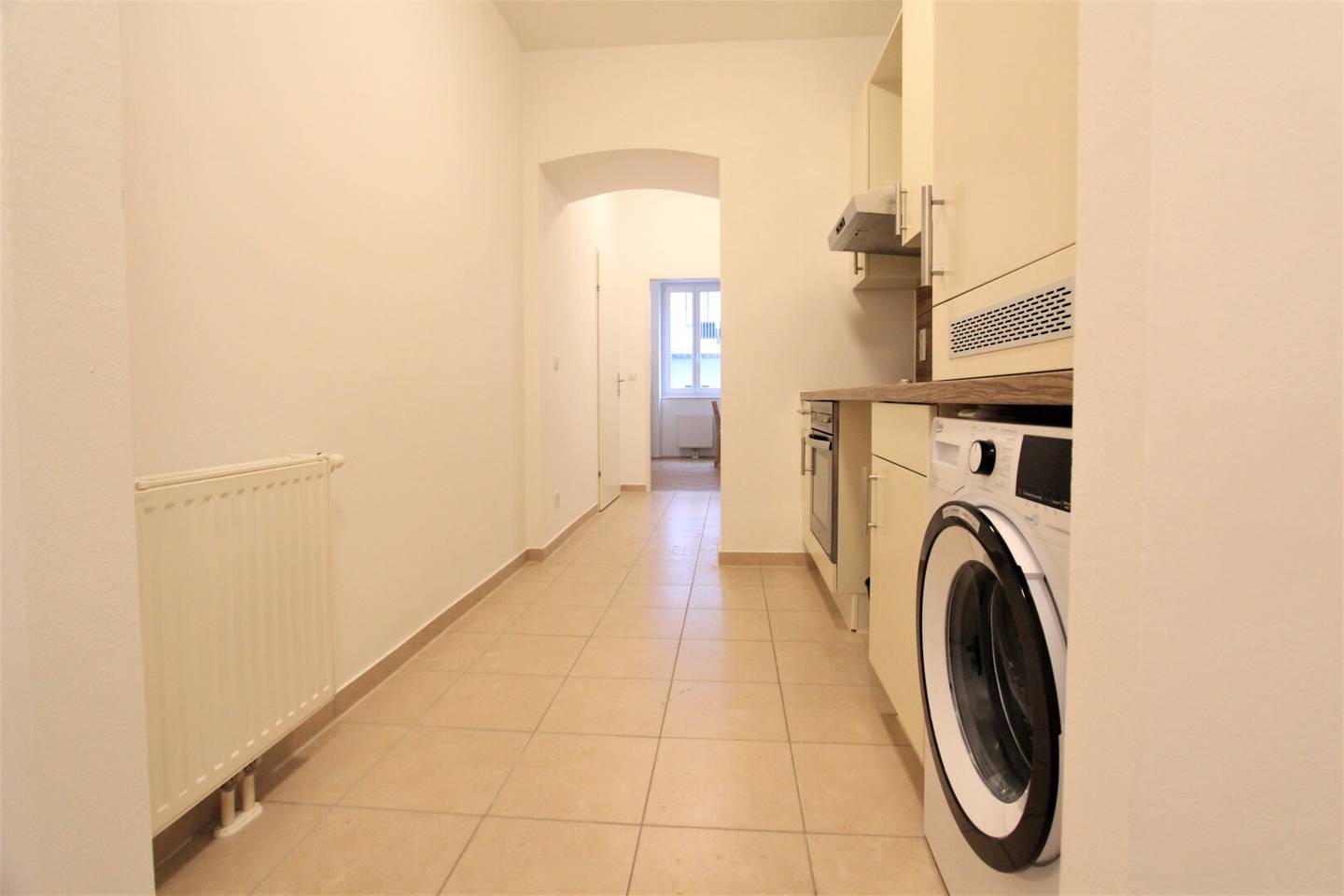 Short term rental! Beautifully furnished, charming one room apartment in a prime location