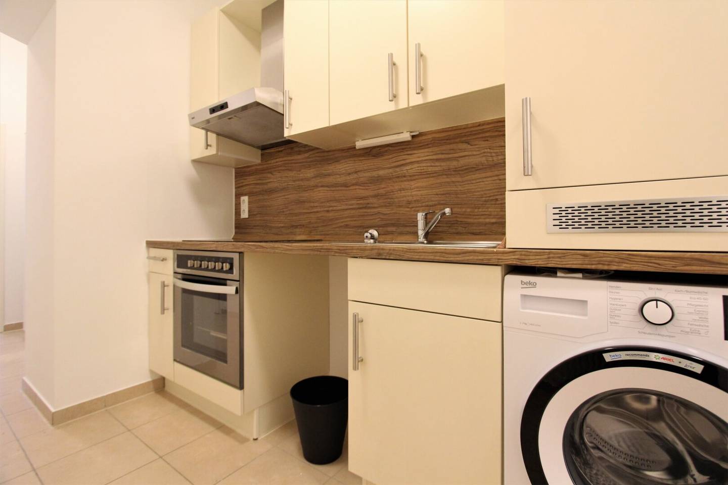 Short term rental! Beautifully furnished, charming one room apartment in a prime location