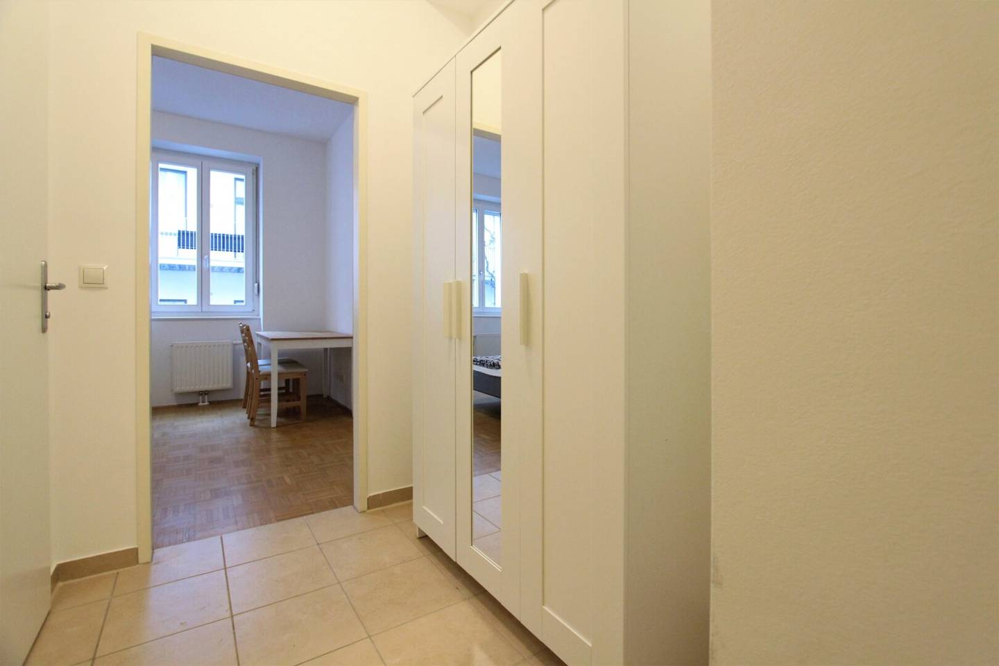Short term rental! Beautifully furnished, charming one room apartment in a prime location