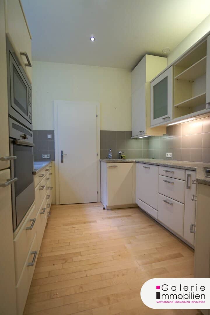 Stylish old building at Spittelberg southeast facing corner apartment