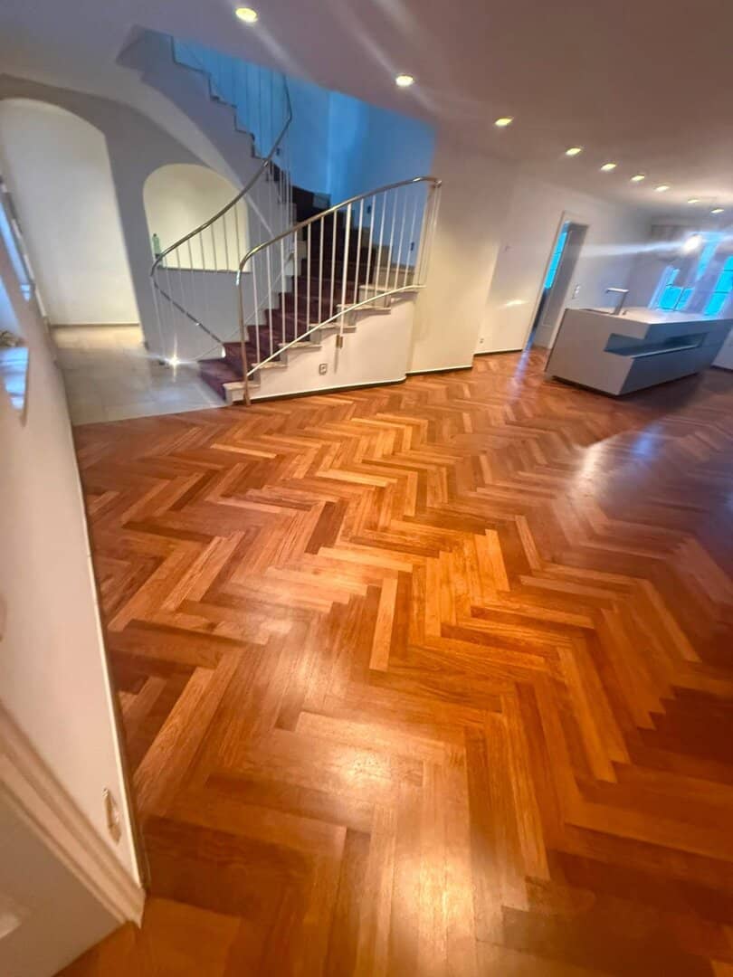Grabennähe! Dachmaisonette mit bezaubernden Dachgarten in denkmalgeschütztem Barockhaus!