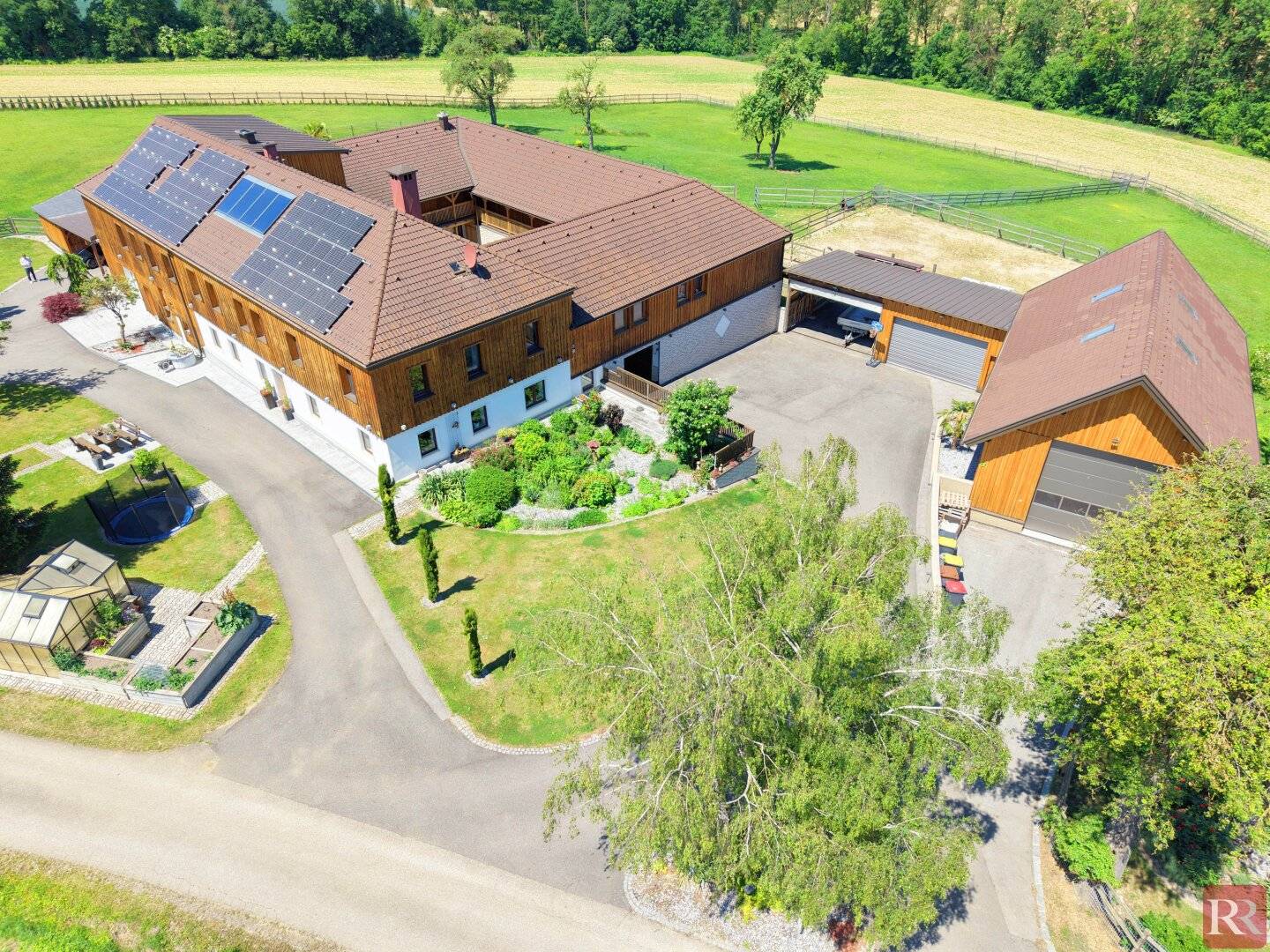 Premium Living in a Secluded Location only one hour from Vienna