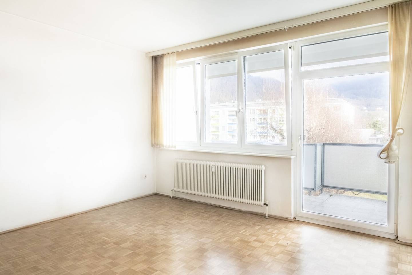 Spacious 4-room apartment with loggia near Borromäum