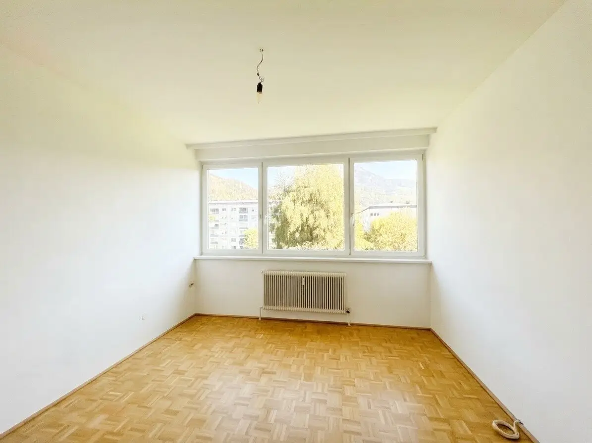 Spacious 4-room apartment with loggia near Borromäum