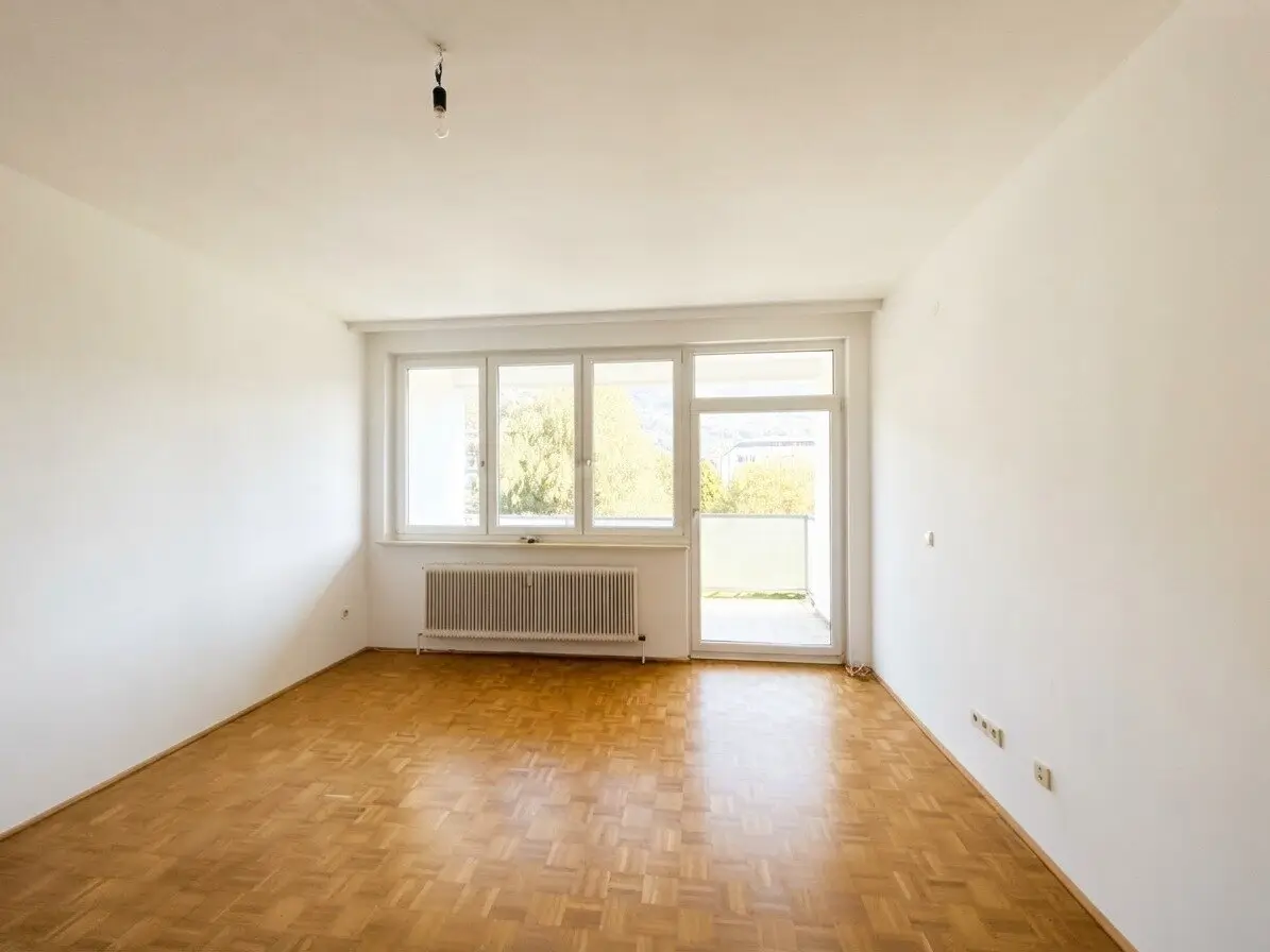 Spacious 4-room apartment with loggia near Borromäum