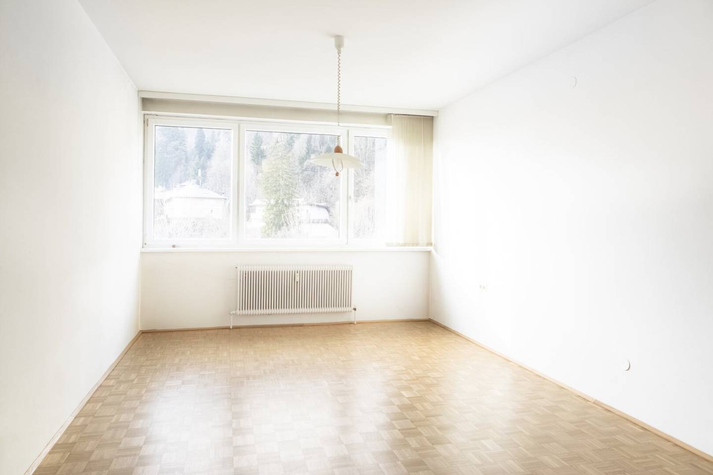 Spacious 4-room apartment with loggia near Borromäum