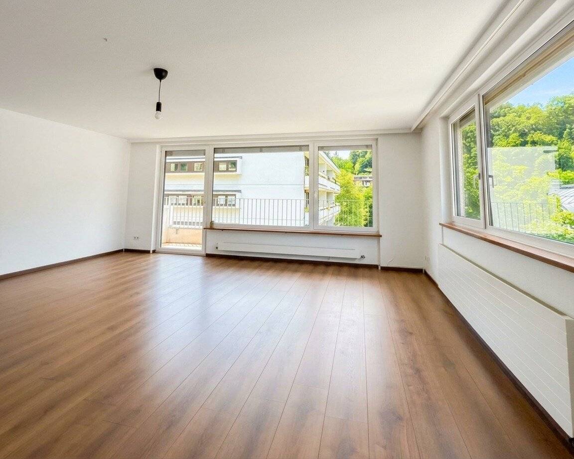 Spacious 4-room apartment near Neutor","de":"Großzügige 4-Zimmer-Wohnung beim Neutor