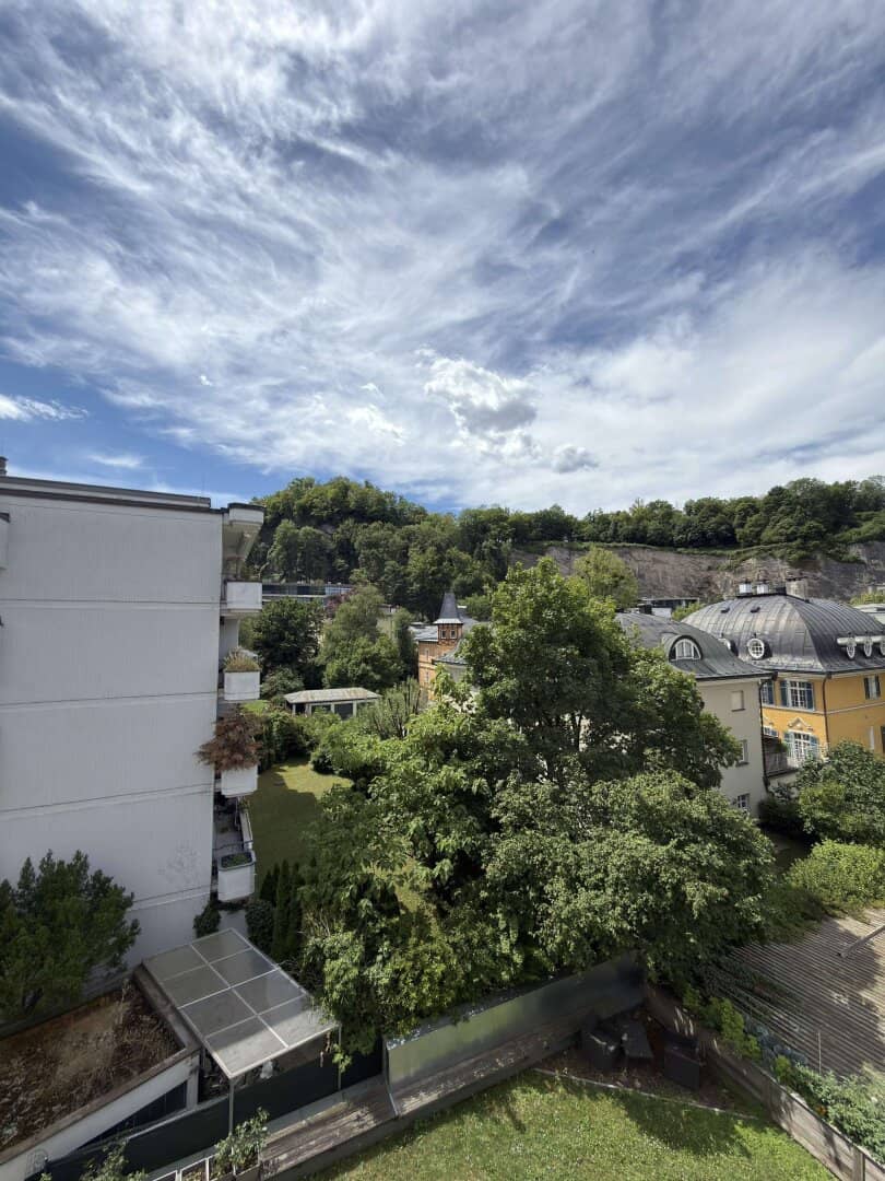 Spacious 4-room apartment near Neutor","de":"Großzügige 4-Zimmer-Wohnung beim Neutor