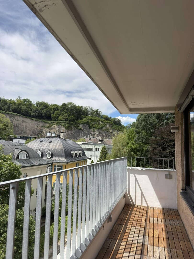 Spacious 4-room apartment near Neutor","de":"Großzügige 4-Zimmer-Wohnung beim Neutor