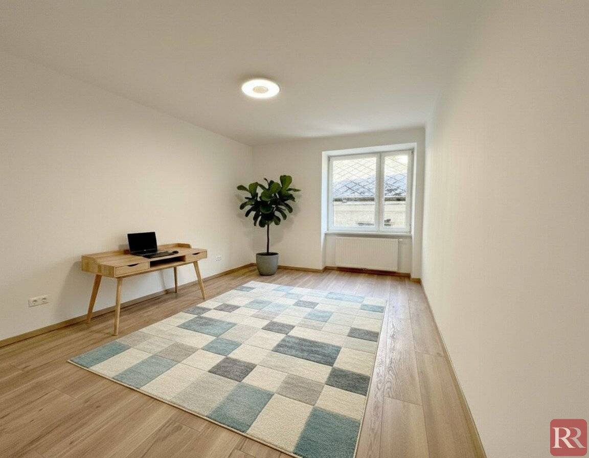 Commission free fully renovated 2 room apartment with excellent infrastructure