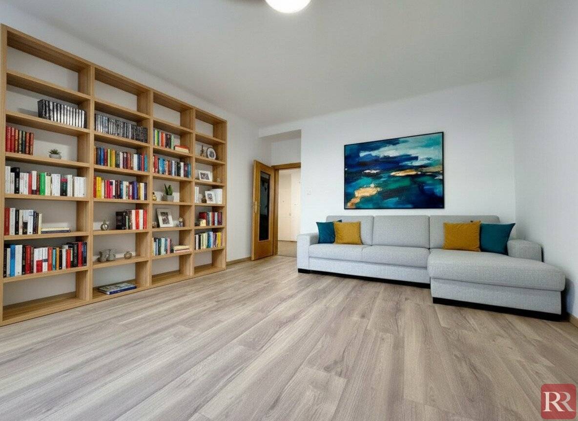 Commission free fully renovated 2 room apartment with excellent infrastructure
