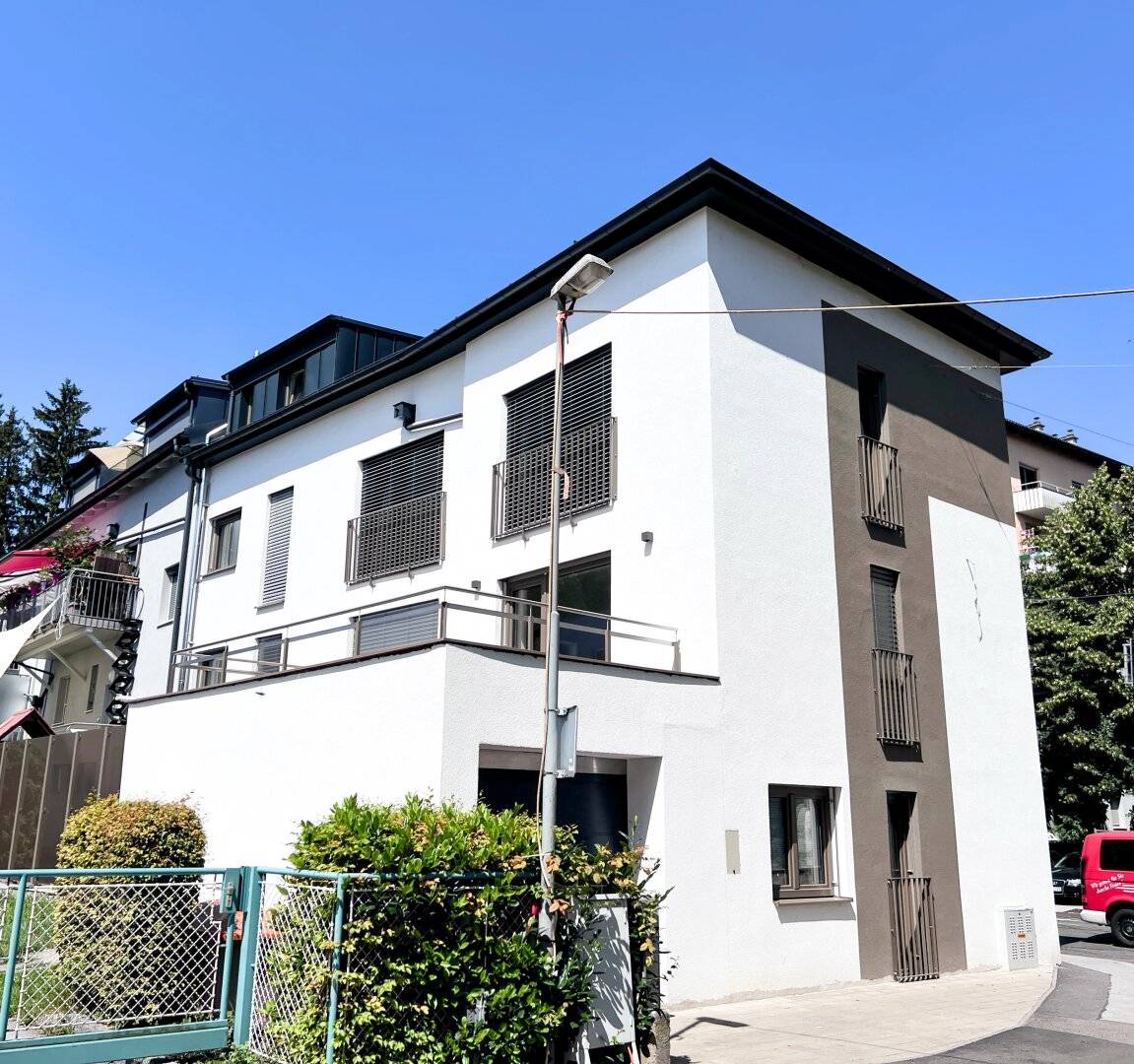 Central and newly renovated commercial space for sale