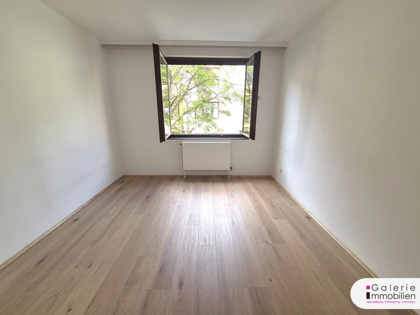 Entzückende 3-Zimmer-Neubauwohnung mit Loggia und Parkplatz