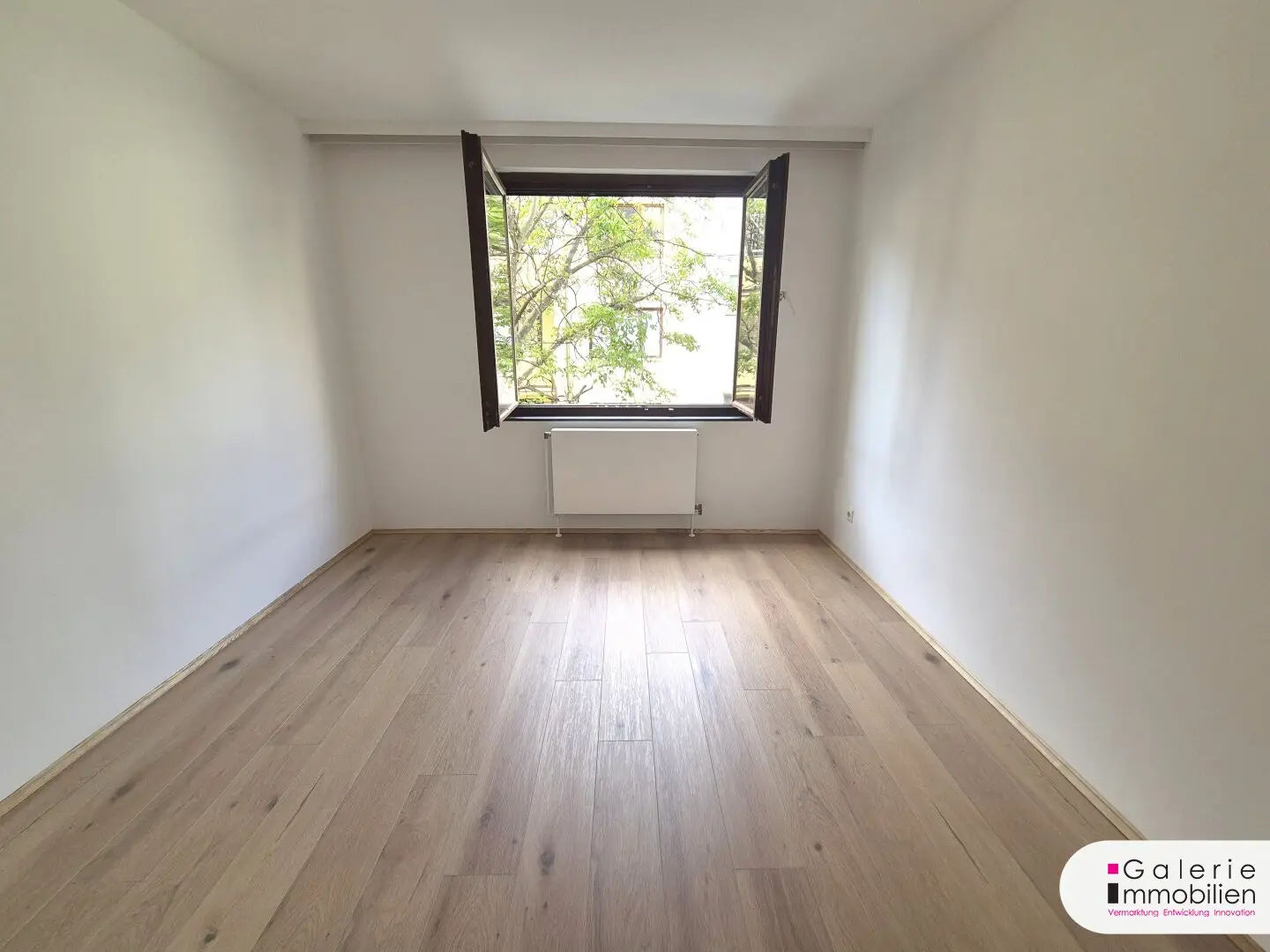 Entzückende 3-Zimmer-Neubauwohnung mit Loggia und Parkplatz