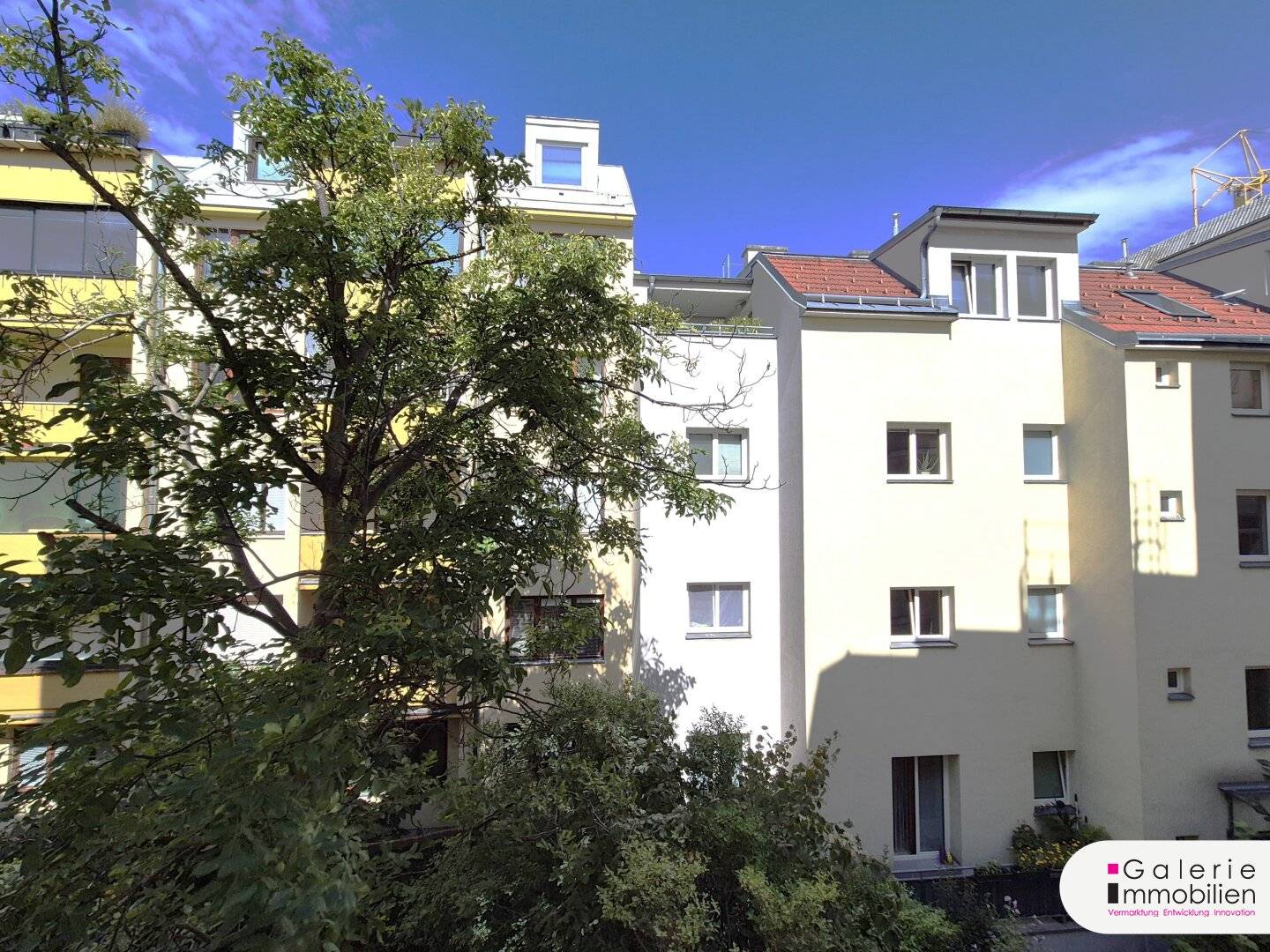 Entzückende 3-Zimmer-Neubauwohnung mit Loggia und Parkplatz