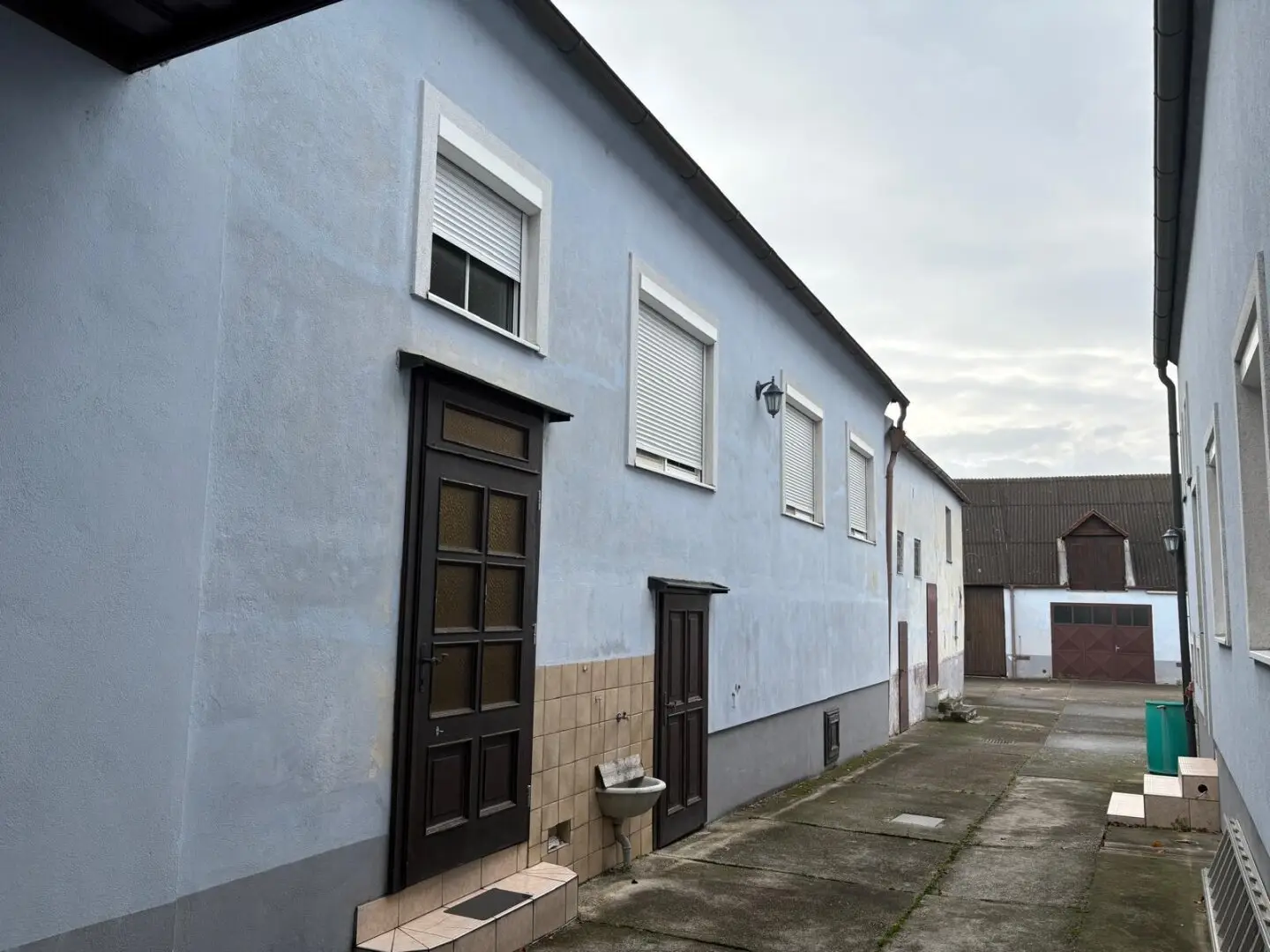 Spacious two-family house in the heart of Breitenbrunn