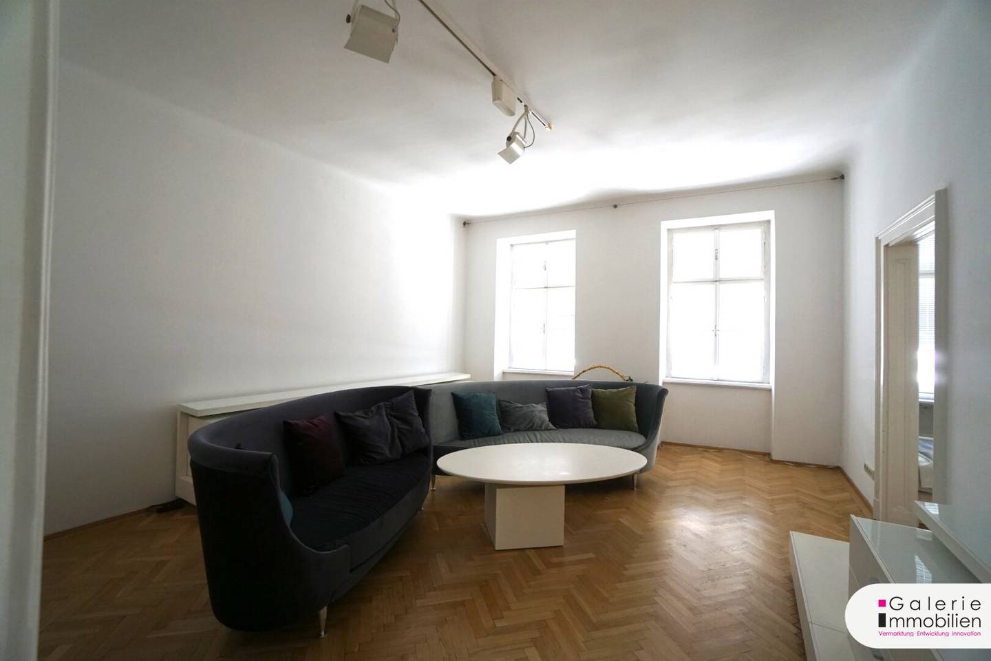 3 room old building apartment near Naschmarkt