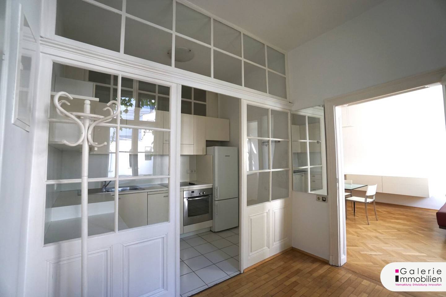 3 room old building apartment near Naschmarkt