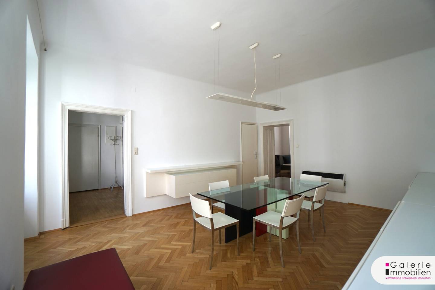 3 room old building apartment near Naschmarkt