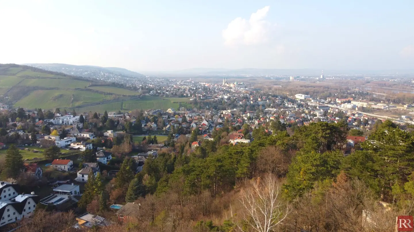 Above the rooftops with a view over Klosterneuburg