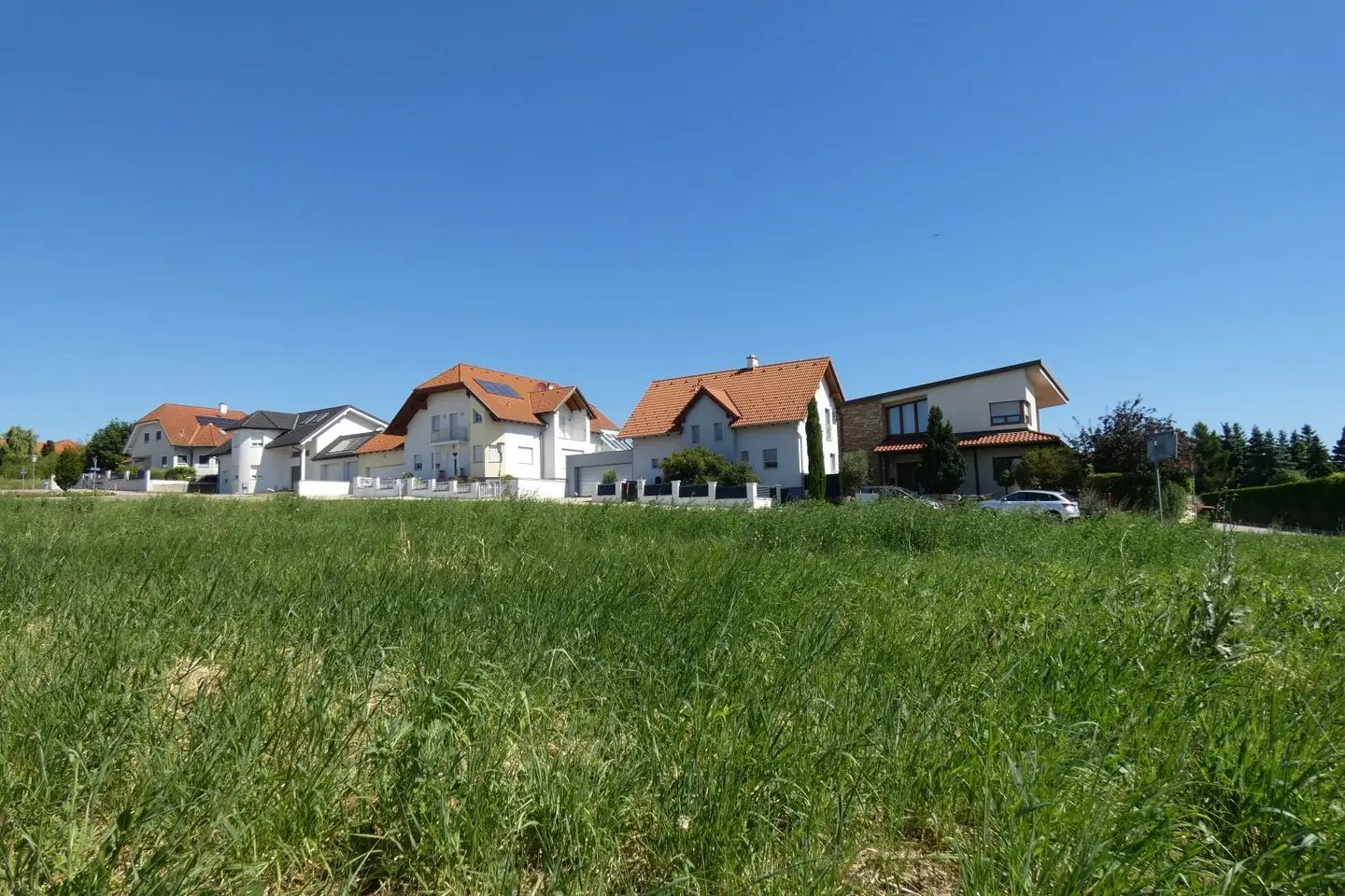 JUNGE MODERNE SIEDLUNG GRÜNRUHELAGE