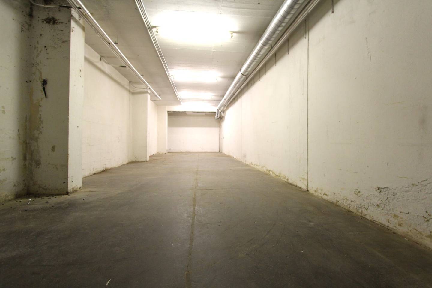 Large warehouse in the 20th district