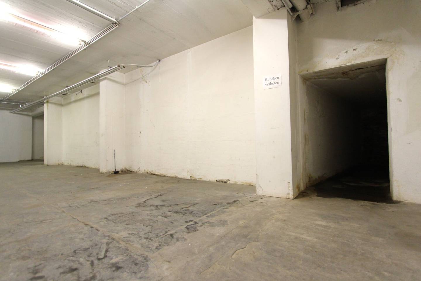 Large warehouse in the 20th district